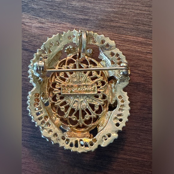 R.J.Graziano Ornate Cameo and Austrian Crystal Gold Plated Brooch and Pendant 2" - Picture 3 of 7